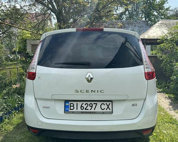 Белый Рено Megane Scenic, объемом двигателя 1.5 л и пробегом 310 тыс. км за 7900 $, фото 4 на Automoto.ua