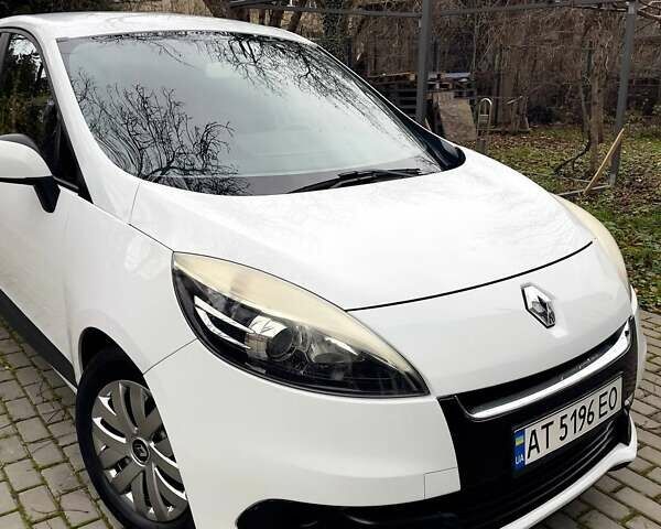 Белый Рено Megane Scenic, объемом двигателя 1.5 л и пробегом 232 тыс. км за 7300 $, фото 8 на Automoto.ua