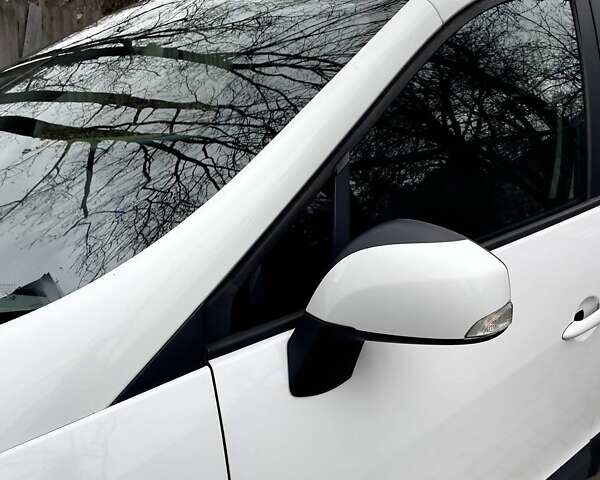 Белый Рено Megane Scenic, объемом двигателя 1.5 л и пробегом 232 тыс. км за 7300 $, фото 15 на Automoto.ua