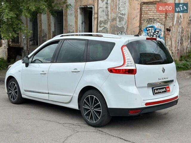 Белый Рено Megane Scenic, объемом двигателя 1.5 л и пробегом 293 тыс. км за 7590 $, фото 2 на Automoto.ua
