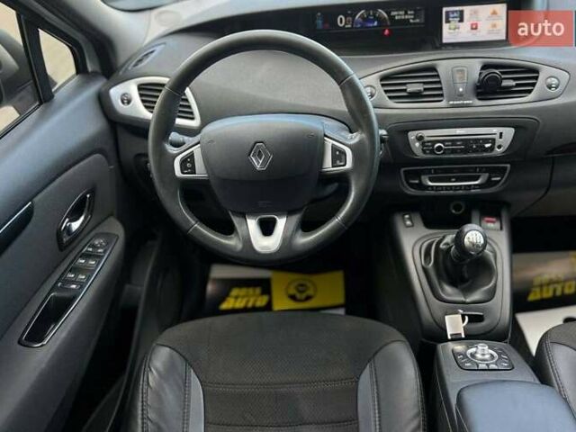 Белый Рено Megane Scenic, объемом двигателя 1.5 л и пробегом 200 тыс. км за 8990 $, фото 14 на Automoto.ua