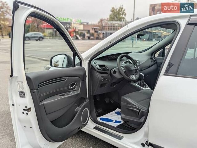 Білий Рено Megane Scenic, об'ємом двигуна 1.5 л та пробігом 280 тис. км за 8500 $, фото 8 на Automoto.ua