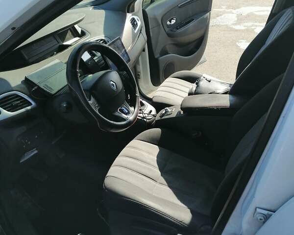 Білий Рено Megane Scenic, об'ємом двигуна 1.5 л та пробігом 402 тис. км за 9100 $, фото 4 на Automoto.ua