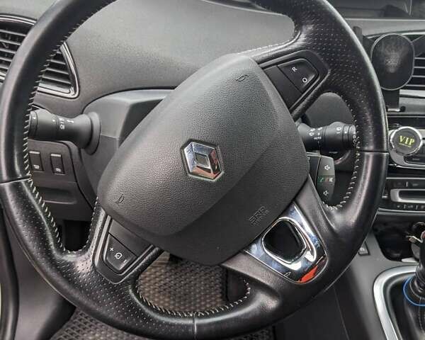 Белый Рено Megane Scenic, объемом двигателя 1.6 л и пробегом 210 тыс. км за 11200 $, фото 13 на Automoto.ua