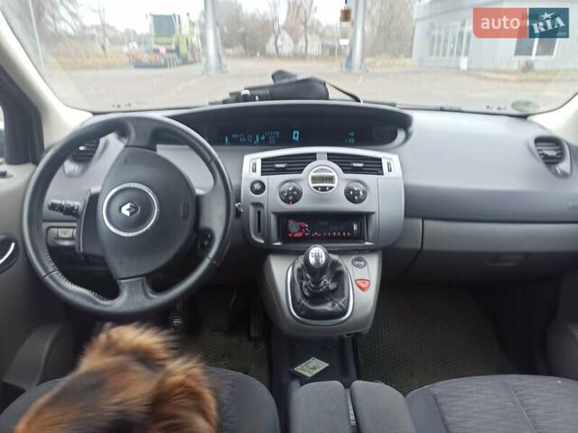 Бежевый Рено Megane Scenic, объемом двигателя 1.6 л и пробегом 306 тыс. км за 5300 $, фото 2 на Automoto.ua