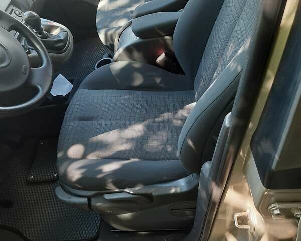 Бежевый Рено Megane Scenic, объемом двигателя 1.6 л и пробегом 207 тыс. км за 5400 $, фото 7 на Automoto.ua