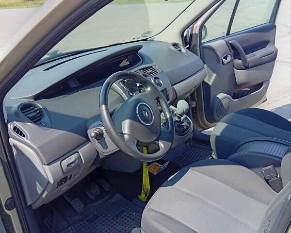 Бежевый Рено Megane Scenic, объемом двигателя 1.6 л и пробегом 280 тыс. км за 4500 $, фото 1 на Automoto.ua