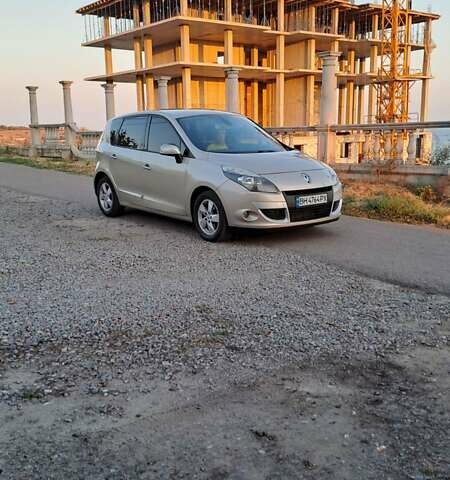 Бежевый Рено Megane Scenic, объемом двигателя 1.5 л и пробегом 230 тыс. км за 7599 $, фото 1 на Automoto.ua