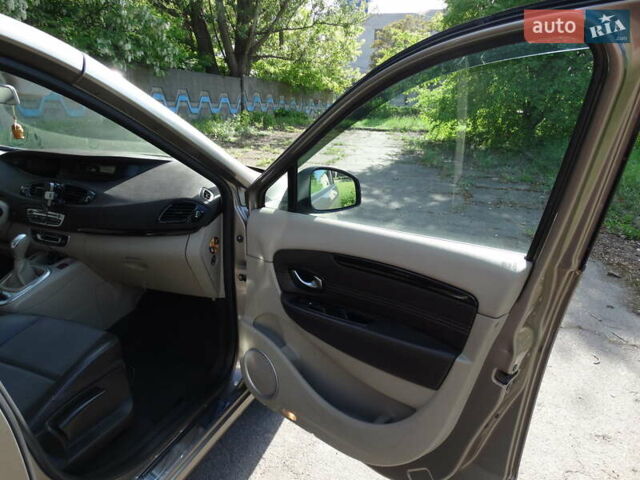 Бежевий Рено Megane Scenic, об'ємом двигуна 1.5 л та пробігом 259 тис. км за 8900 $, фото 32 на Automoto.ua
