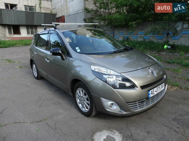 Бежевий Рено Megane Scenic, об'ємом двигуна 1.5 л та пробігом 259 тис. км за 8900 $, фото 2 на Automoto.ua