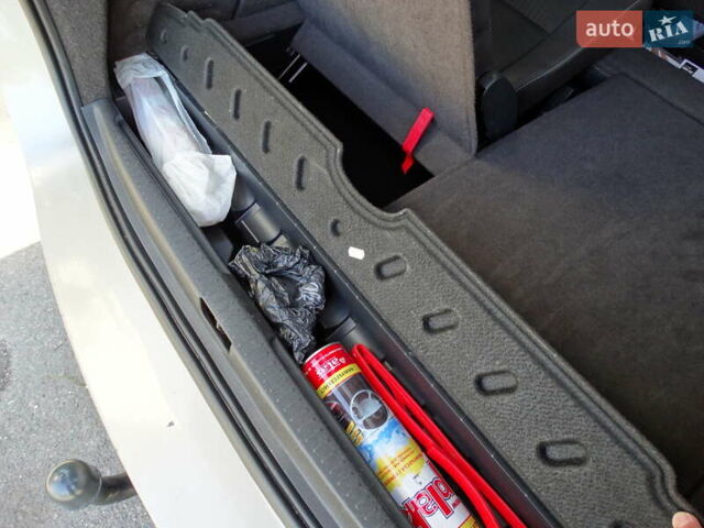 Бежевий Рено Megane Scenic, об'ємом двигуна 1.5 л та пробігом 259 тис. км за 8900 $, фото 24 на Automoto.ua