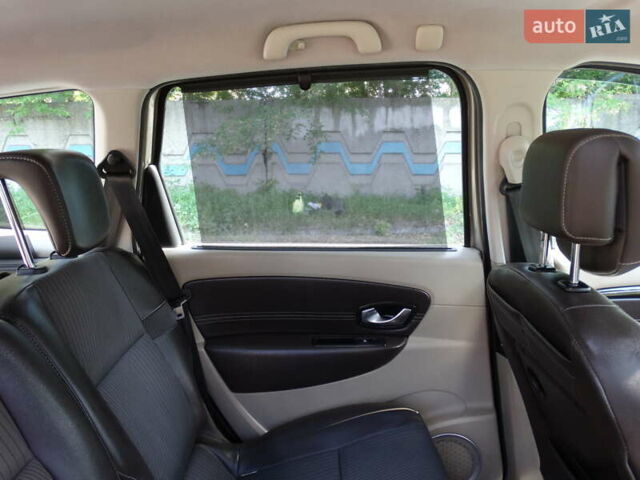 Бежевий Рено Megane Scenic, об'ємом двигуна 1.5 л та пробігом 259 тис. км за 8900 $, фото 28 на Automoto.ua