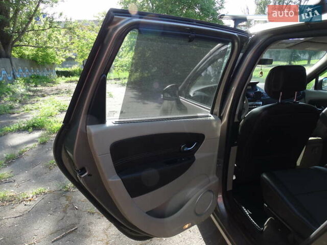 Бежевий Рено Megane Scenic, об'ємом двигуна 1.5 л та пробігом 259 тис. км за 8900 $, фото 19 на Automoto.ua