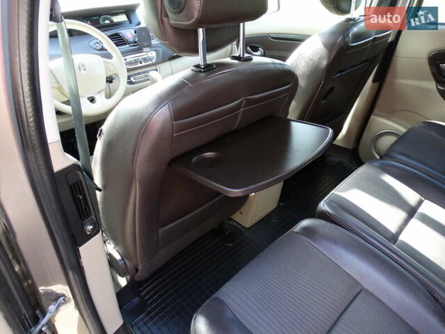 Бежевий Рено Megane Scenic, об'ємом двигуна 1.5 л та пробігом 259 тис. км за 8900 $, фото 22 на Automoto.ua