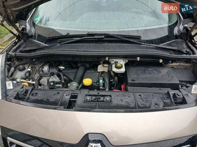 Бежевый Рено Megane Scenic, объемом двигателя 1.5 л и пробегом 149 тыс. км за 10500 $, фото 39 на Automoto.ua