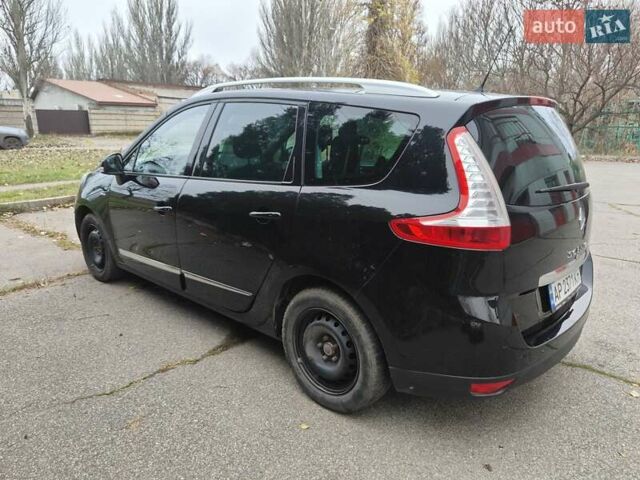 Черный Рено Megane Scenic, объемом двигателя 1.46 л и пробегом 207 тыс. км за 12500 $, фото 4 на Automoto.ua