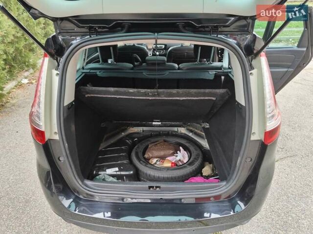 Черный Рено Megane Scenic, объемом двигателя 1.46 л и пробегом 207 тыс. км за 12500 $, фото 5 на Automoto.ua