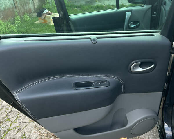 Чорний Рено Megane Scenic, об'ємом двигуна 1.6 л та пробігом 265 тис. км за 5500 $, фото 8 на Automoto.ua