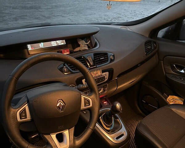 Черный Рено Megane Scenic, объемом двигателя 1.46 л и пробегом 309 тыс. км за 8500 $, фото 9 на Automoto.ua