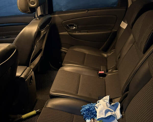 Черный Рено Megane Scenic, объемом двигателя 1.46 л и пробегом 309 тыс. км за 8500 $, фото 11 на Automoto.ua