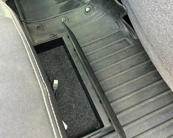 Чорний Рено Megane Scenic, об'ємом двигуна 1.6 л та пробігом 265 тис. км за 5500 $, фото 12 на Automoto.ua