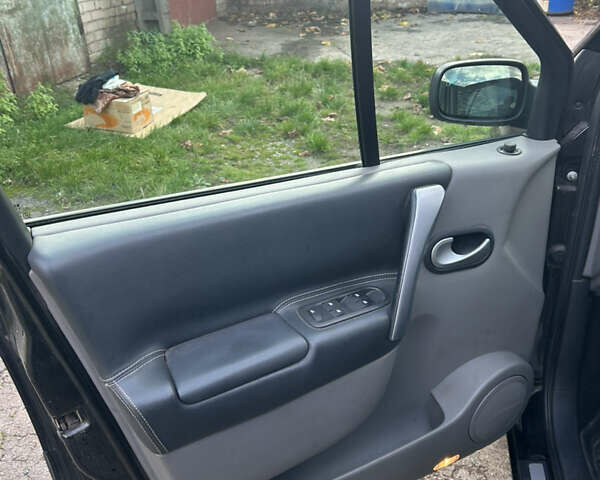 Чорний Рено Megane Scenic, об'ємом двигуна 1.6 л та пробігом 265 тис. км за 5500 $, фото 9 на Automoto.ua