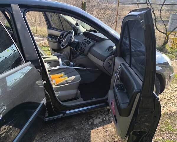 Черный Рено Megane Scenic, объемом двигателя 1.6 л и пробегом 330 тыс. км за 4200 $, фото 5 на Automoto.ua