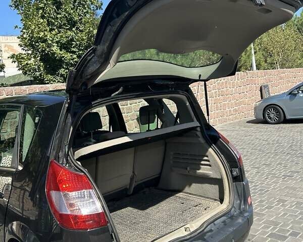 Черный Рено Megane Scenic, объемом двигателя 1.6 л и пробегом 130 тыс. км за 4800 $, фото 7 на Automoto.ua