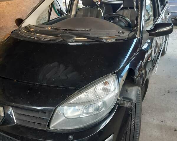 Черный Рено Megane Scenic, объемом двигателя 2 л и пробегом 245 тыс. км за 2000 $, фото 3 на Automoto.ua