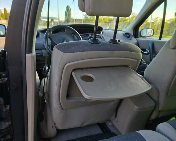 Черный Рено Megane Scenic, объемом двигателя 1.6 л и пробегом 130 тыс. км за 4800 $, фото 9 на Automoto.ua