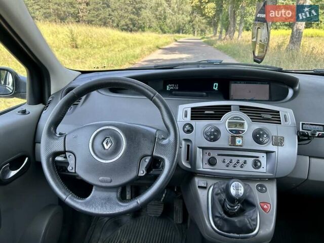 Черный Рено Megane Scenic, объемом двигателя 1.6 л и пробегом 244 тыс. км за 4900 $, фото 16 на Automoto.ua