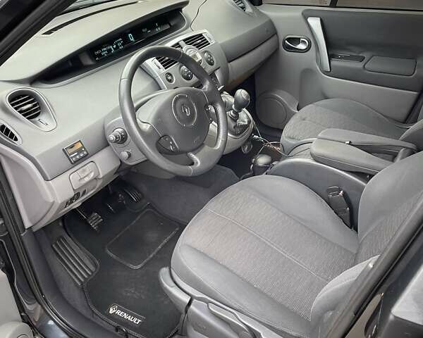 Черный Рено Megane Scenic, объемом двигателя 1.6 л и пробегом 237 тыс. км за 5700 $, фото 3 на Automoto.ua