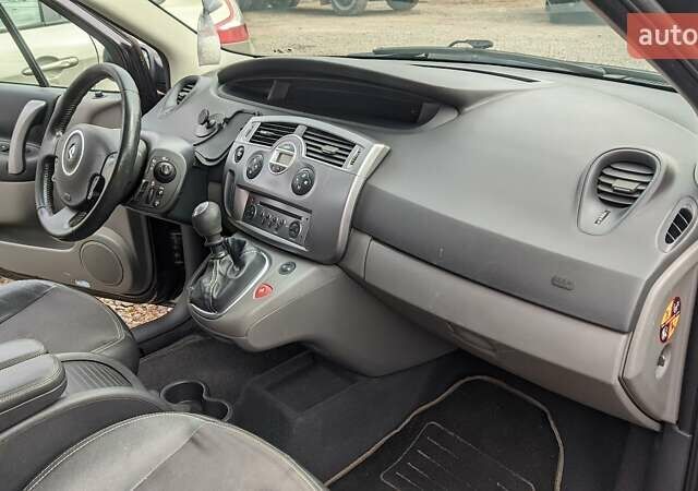 Черный Рено Megane Scenic, объемом двигателя 2 л и пробегом 194 тыс. км за 5200 $, фото 9 на Automoto.ua