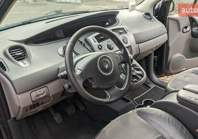 Черный Рено Megane Scenic, объемом двигателя 2 л и пробегом 194 тыс. км за 5200 $, фото 8 на Automoto.ua