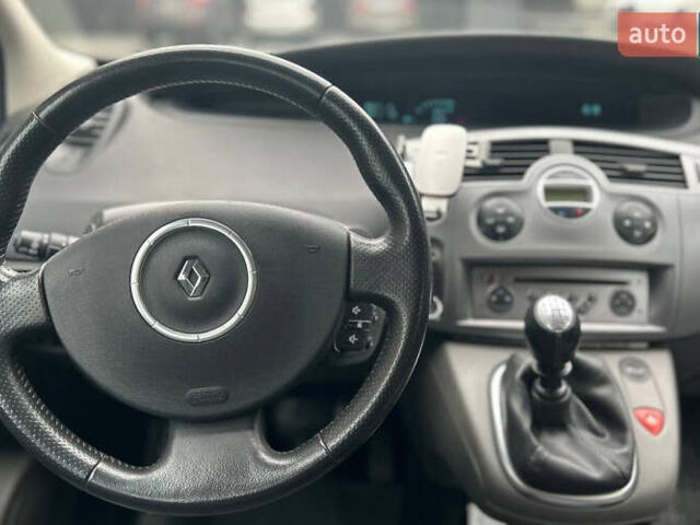 Черный Рено Megane Scenic, объемом двигателя 1.6 л и пробегом 185 тыс. км за 5700 $, фото 14 на Automoto.ua