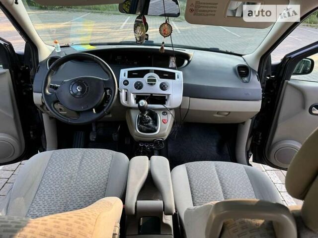 Черный Рено Megane Scenic, объемом двигателя 1.46 л и пробегом 290 тыс. км за 4700 $, фото 18 на Automoto.ua