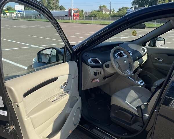Черный Рено Megane Scenic, объемом двигателя 1.4 л и пробегом 188 тыс. км за 5900 $, фото 16 на Automoto.ua