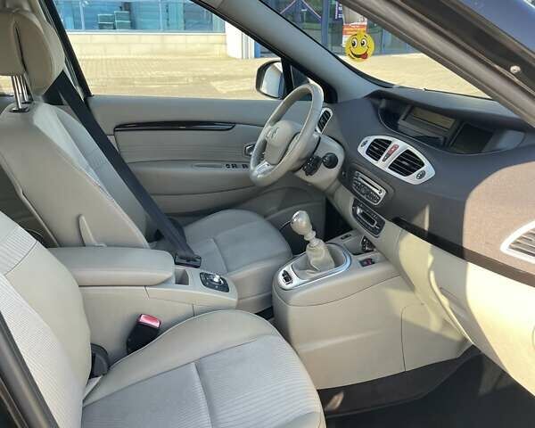 Черный Рено Megane Scenic, объемом двигателя 1.4 л и пробегом 188 тыс. км за 5900 $, фото 1 на Automoto.ua