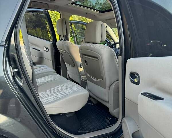 Черный Рено Megane Scenic, объемом двигателя 1.46 л и пробегом 290 тыс. км за 4700 $, фото 14 на Automoto.ua