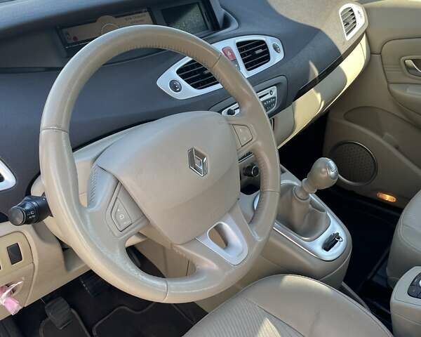 Черный Рено Megane Scenic, объемом двигателя 1.4 л и пробегом 188 тыс. км за 5900 $, фото 13 на Automoto.ua