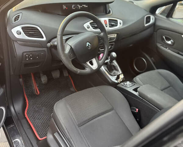 Черный Рено Megane Scenic, объемом двигателя 1.9 л и пробегом 237 тыс. км за 6300 $, фото 29 на Automoto.ua