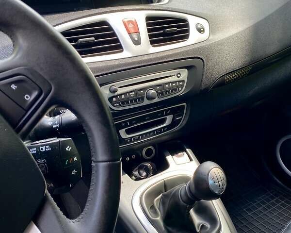 Черный Рено Megane Scenic, объемом двигателя 1.4 л и пробегом 198 тыс. км за 7050 $, фото 30 на Automoto.ua