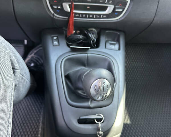 Рено Megane Scenic 2010 в Одессе на Automoto.ua Черный Рено Megane Scenic, объемом двигателя 1.46 л и пробегом 245 тыс. км за 7900 $, фото 43 на Automoto.ua