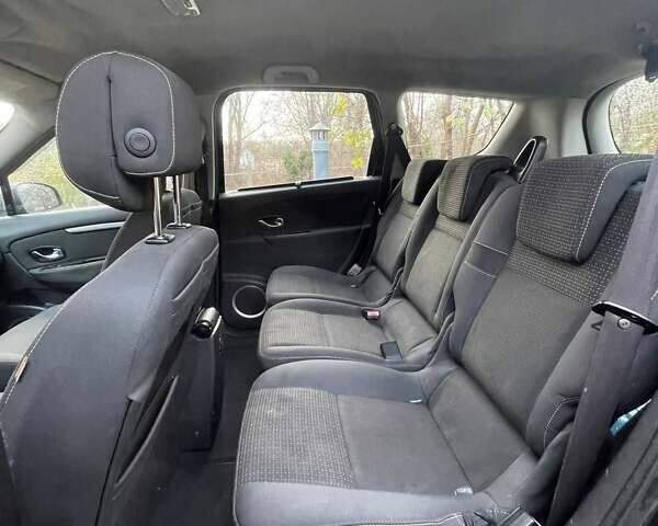 Черный Рено Megane Scenic, объемом двигателя 1.9 л и пробегом 269 тыс. км за 6500 $, фото 7 на Automoto.ua