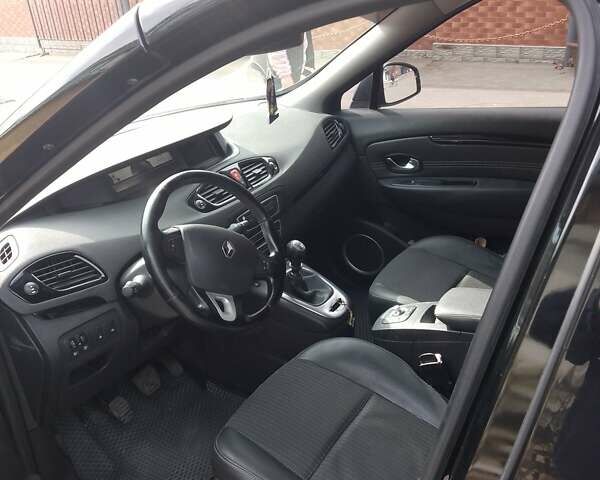 Черный Рено Megane Scenic, объемом двигателя 1.6 л и пробегом 290 тыс. км за 7150 $, фото 18 на Automoto.ua