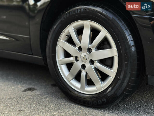 Чорний Рено Megane Scenic, об'ємом двигуна 1.6 л та пробігом 244 тис. км за 8500 $, фото 9 на Automoto.ua