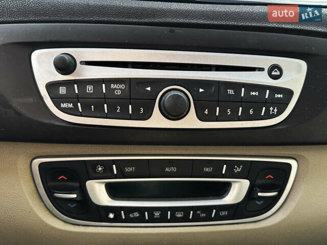 Чорний Рено Megane Scenic, об'ємом двигуна 1.6 л та пробігом 244 тис. км за 8500 $, фото 13 на Automoto.ua