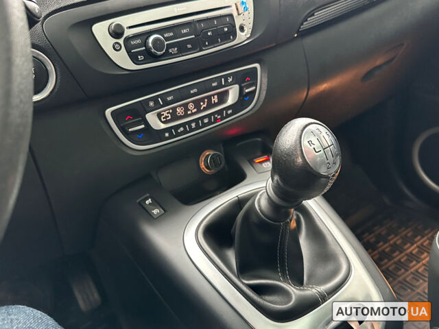 Чорний Рено Megane Scenic, об'ємом двигуна 1.5 л та пробігом 225 тис. км за 9999 $, фото 19 на Automoto.ua