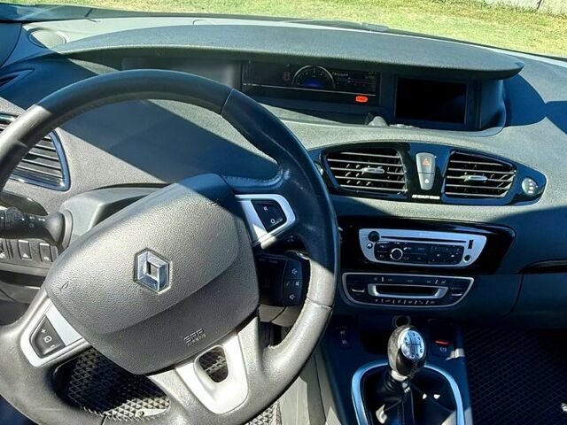Черный Рено Megane Scenic, объемом двигателя 1.6 л и пробегом 257 тыс. км за 9800 $, фото 5 на Automoto.ua