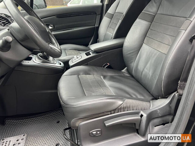 Черный Рено Megane Scenic, объемом двигателя 1.6 л и пробегом 301 тыс. км за 8300 $, фото 7 на Automoto.ua